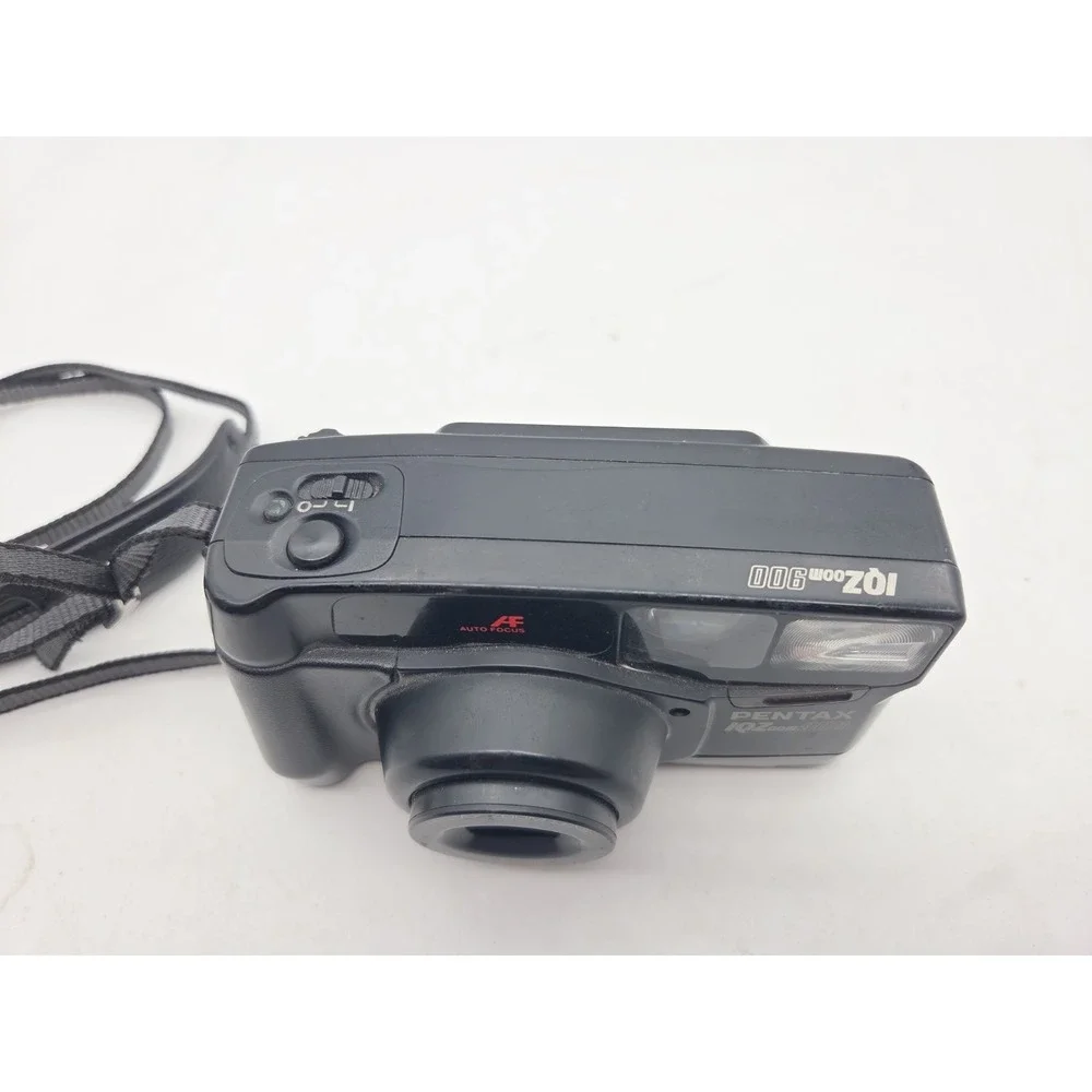 Pentax IQZoom AF Macro Zoom 35-70mm Point & Shoot 35mm Camera FOR PARTS SEE NOTE